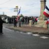 Devant le monument aux morts