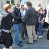 Cérémonie du 8 mai: un groupe avec le Maire devant la salle des fêtes