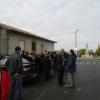 Un autre groupe en attente pour aller au monument aux morts